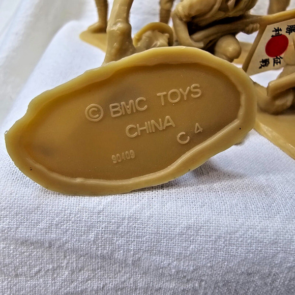 BMC Soldiers Terrain Lot of 40 Tan Green WWII w Fences Terrain from Iwo Jima Set - Picture 16 of 16